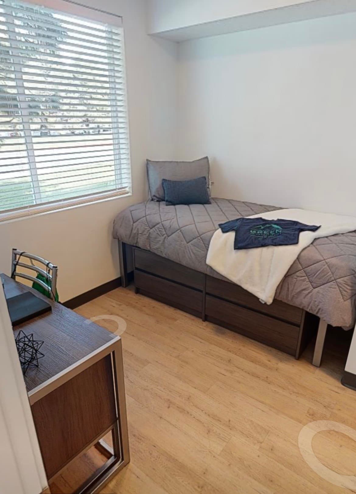 2x2 shared floor plan