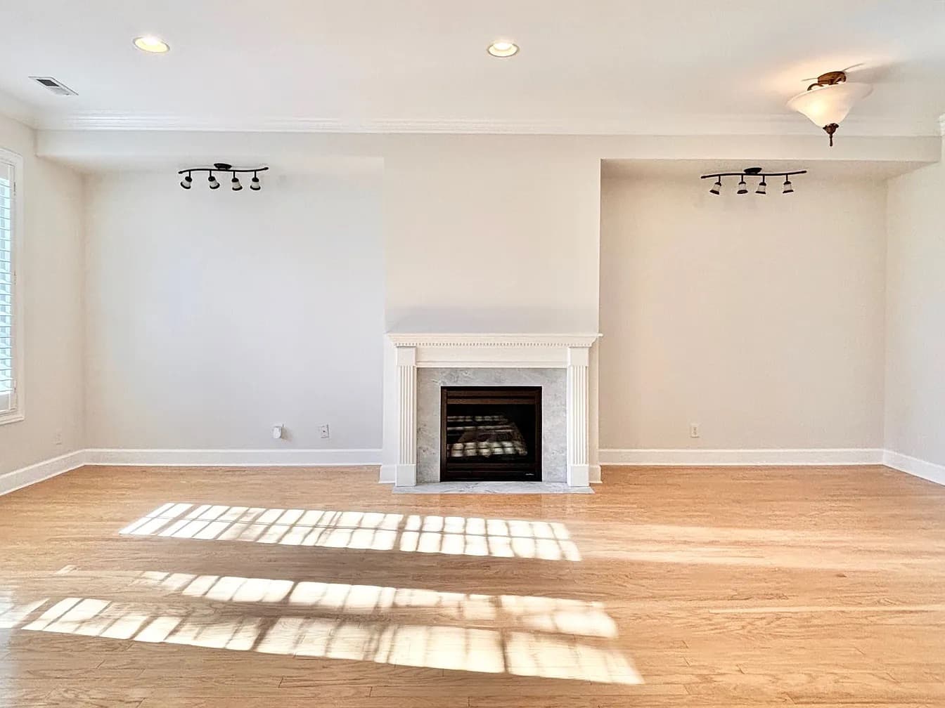 Beautiful townhome on private cul de sac