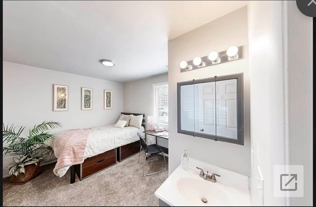 **URGENT NEED TO SELL** Girls Private Room Unit at Crestwood Apartments in Provo!! Near BYU!!