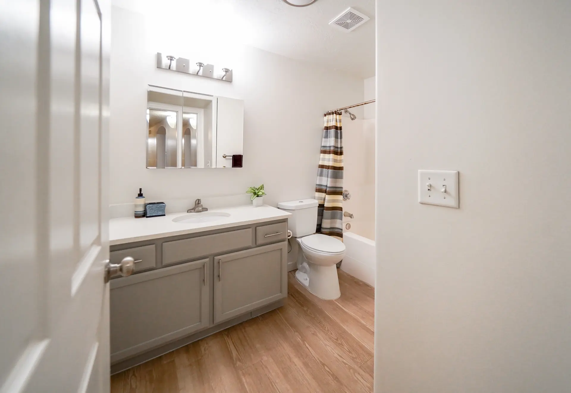 Affordable living, Walking distance from UVU
