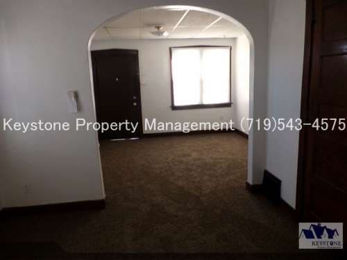 $400 Off 1st Month! Charming 1 Bedroom Apartment with Private Entrance & Covered Porch $800/$800
