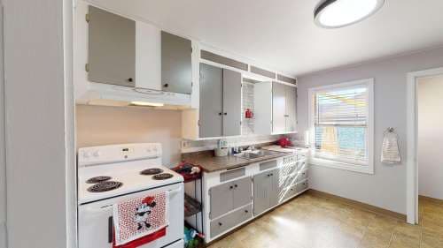 2bedroom duplex with a single car garage