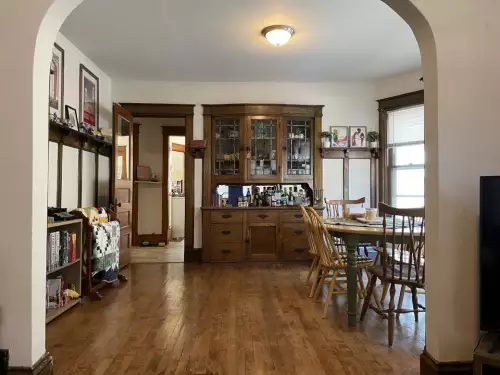 2506 N Oakland Ave