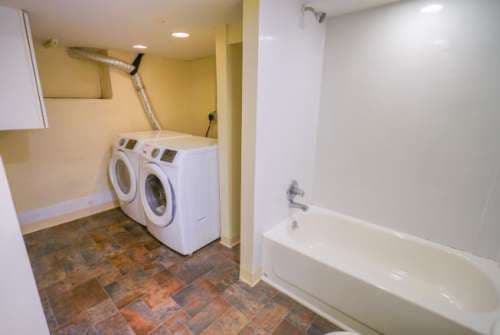 23-31 W 10th Ave