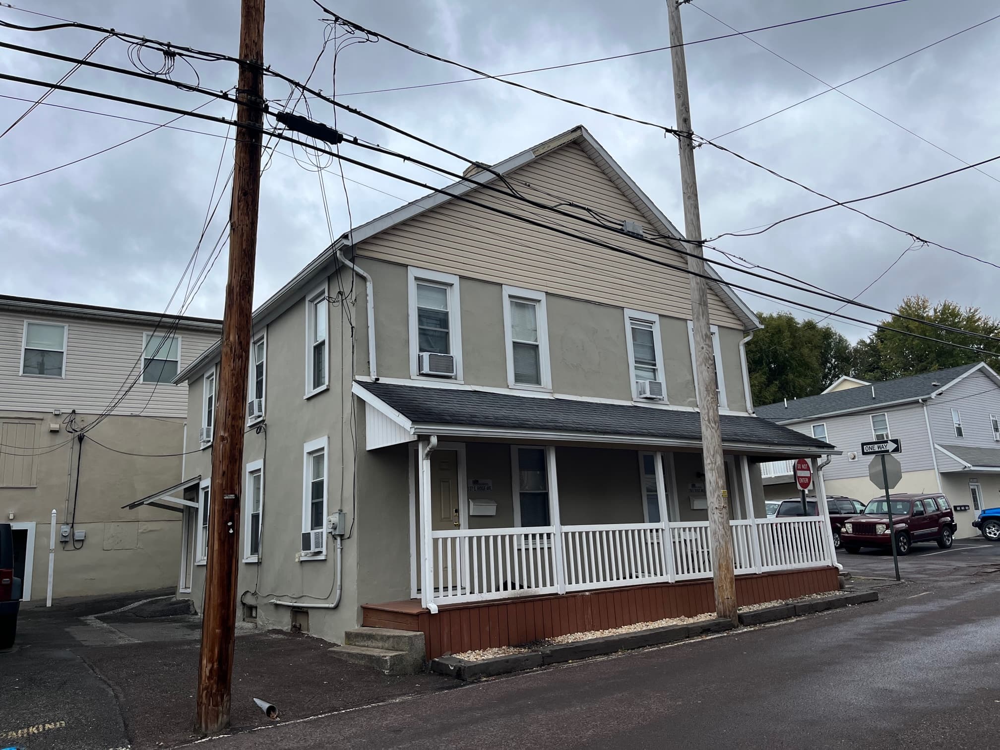 137-139 E Ridge Ave