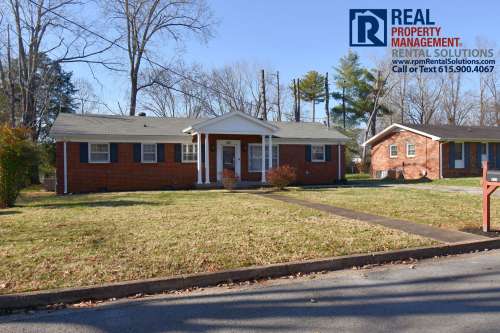Charming 3bd ranch style home in Murfreesboro with large backyard!