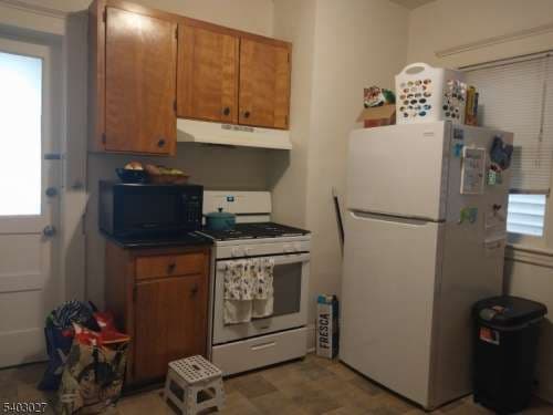 5 minute walk from campus. In unit laundry. Call for specials.