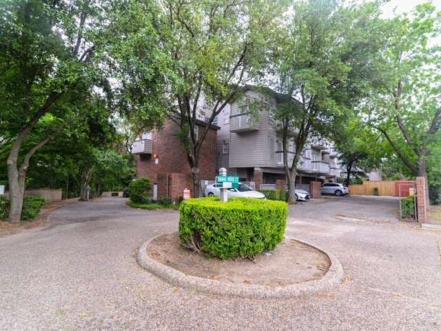 Charming Split Level Unit with Balcony Private Location in Complex
