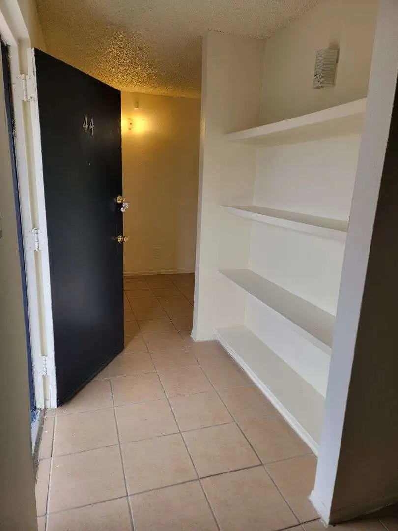 Casa Blanca Apartments