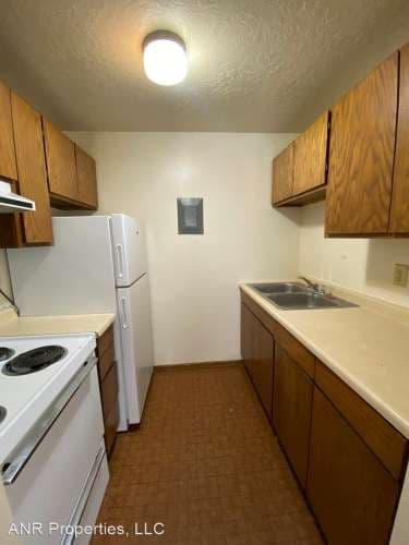 215 W Halliday