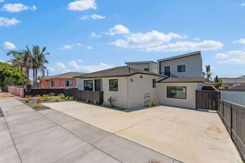 Spacious 2 bedroom unit in heart of Linda Vista **$1