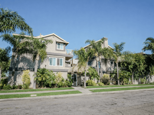 1190 Newport Ave
