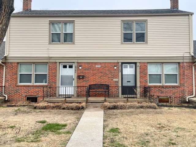 Family Friendly Apartment Complex with Mature Trees.