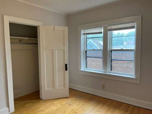 3951-3955 N Farwell Ave