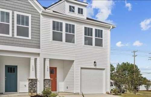 Beautiful 3/2.5 Townhome Move in Ready!