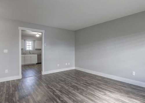 Pour House (Main & Apartments)