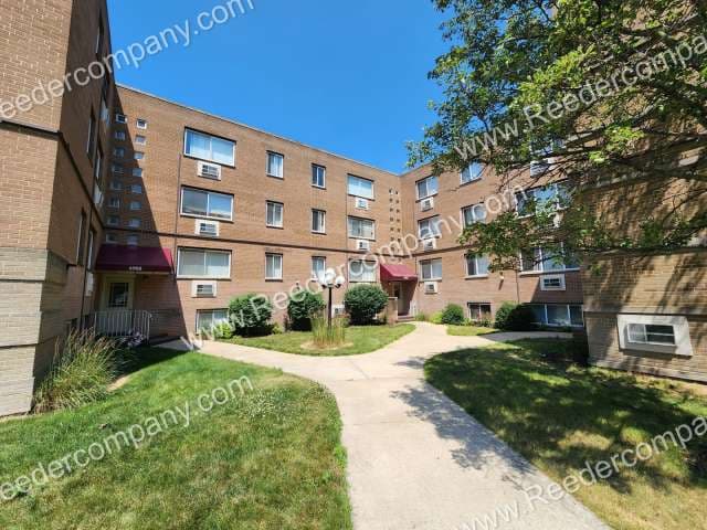 Knickerbocker Apartments