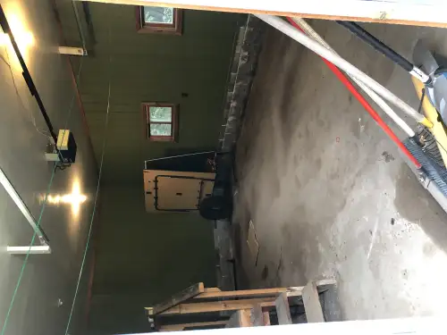 3 bedroom 1 bathroom