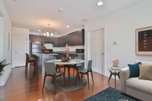 58 E Main St