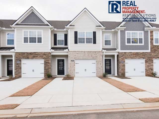 Like new 3bd townhome w/ attached 2 car garage & community pool! Washer/dryer included!