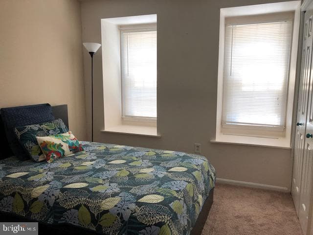 5 minute walk to GMU - Fully Furnished - Private bedroom with Private bathroom