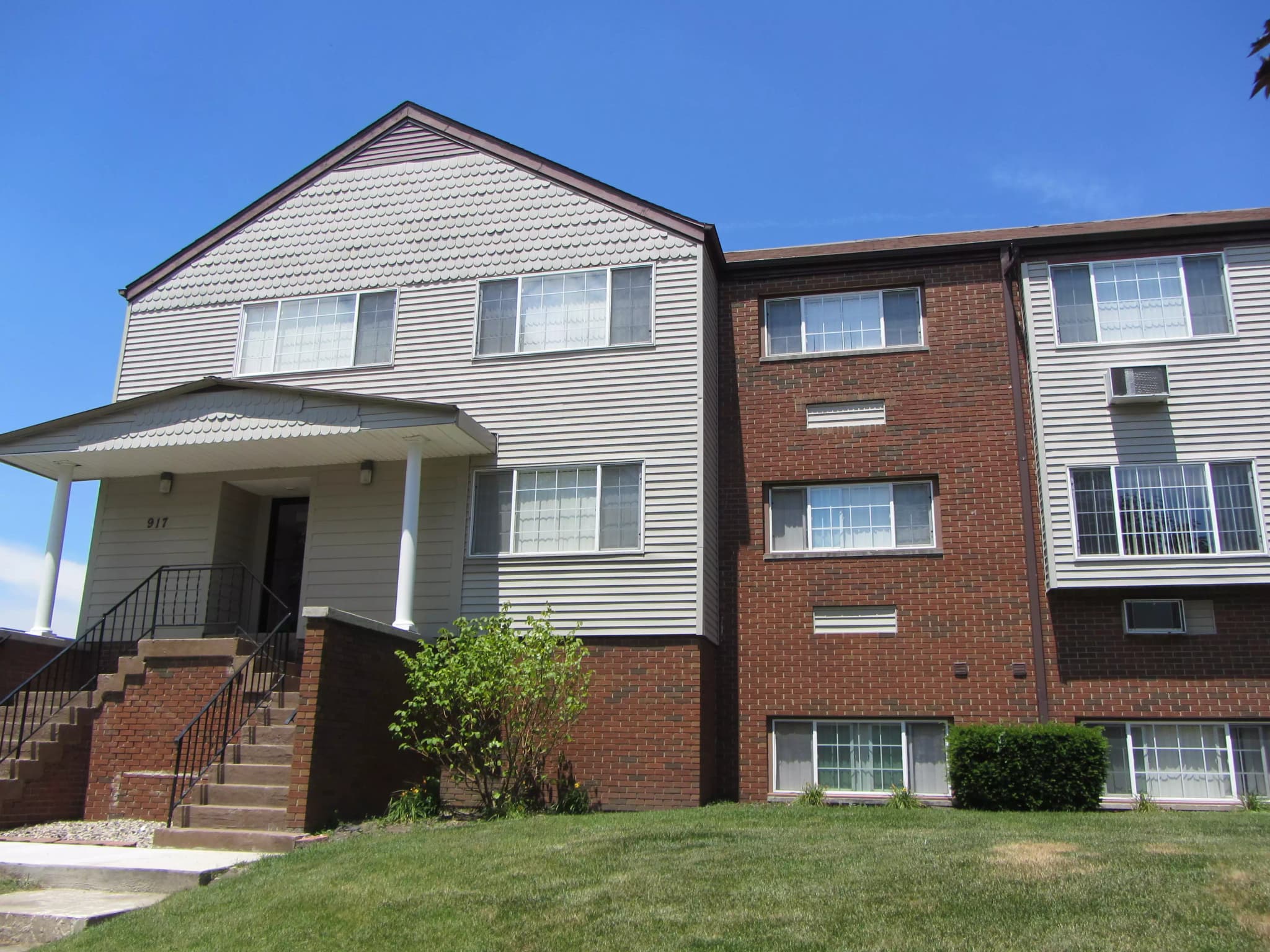 917 Edgebrook Dr
