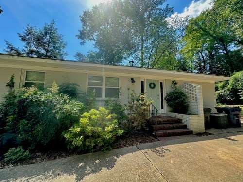 AVAILABLE NOW- SUBLEASE Short distance to Downtown Auburn--One of Kind Home on Sherwood Dr in Auburn
