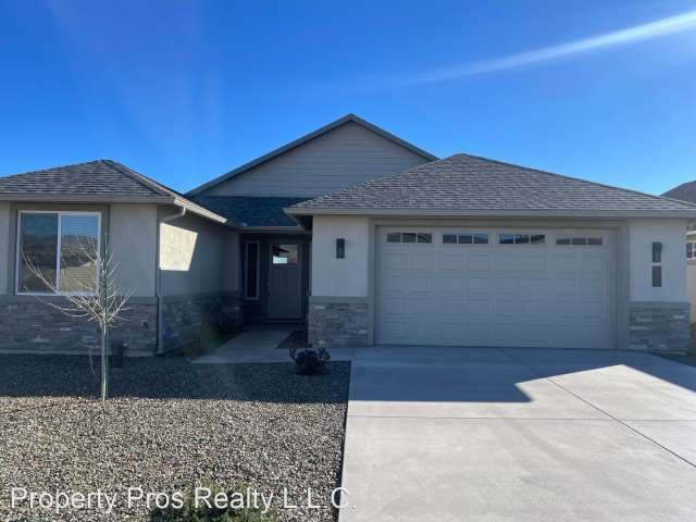 995 Sterling Ln