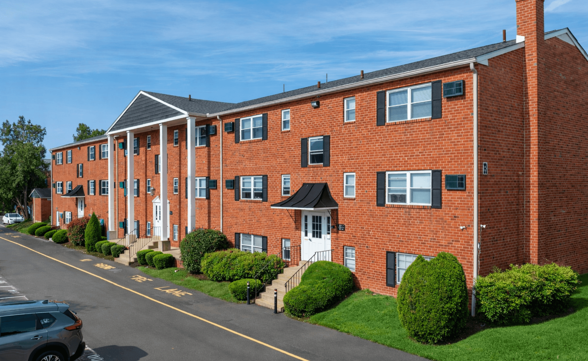 Colonial Point Apartments