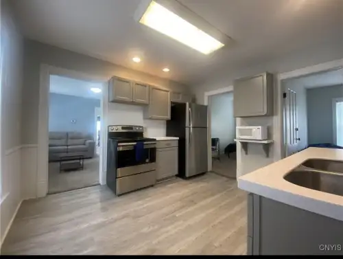 10 Maple Ave