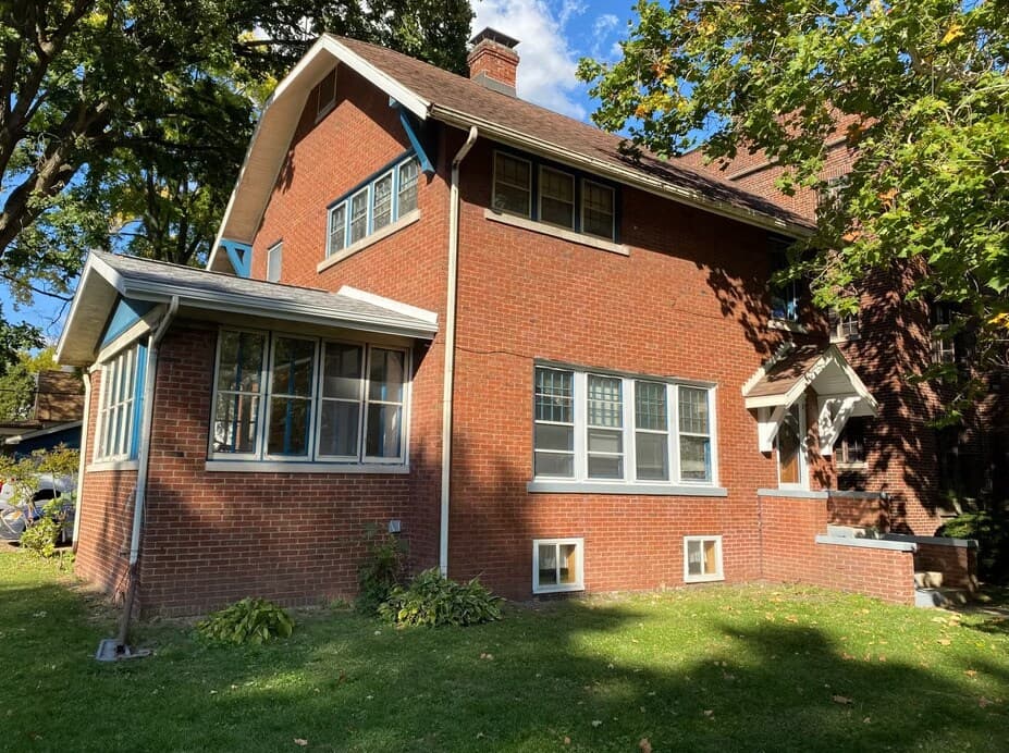 622 W Healey St