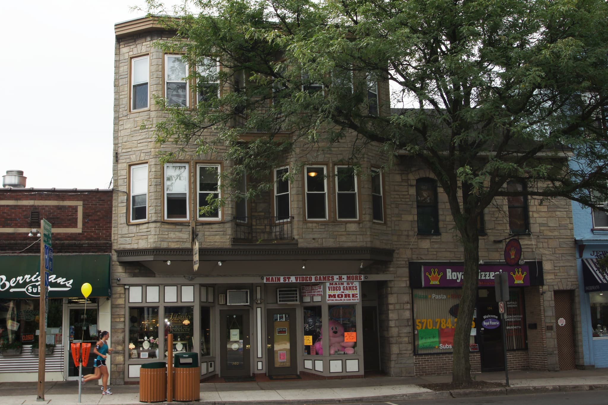 136 E Main St