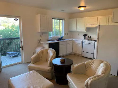 1 Rooms available near campus
