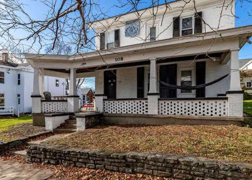 Pour House (Main & Apartments)