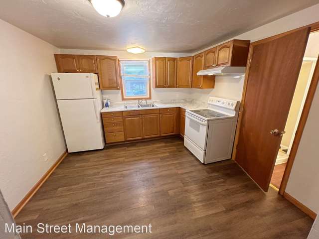 1079 Shawano Ave