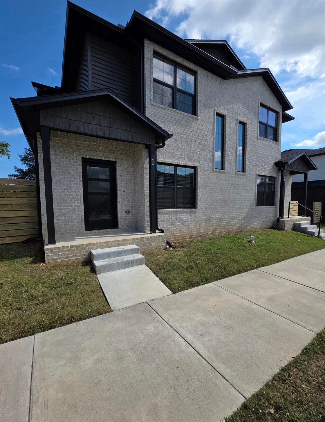 826 N Crater Ave #2