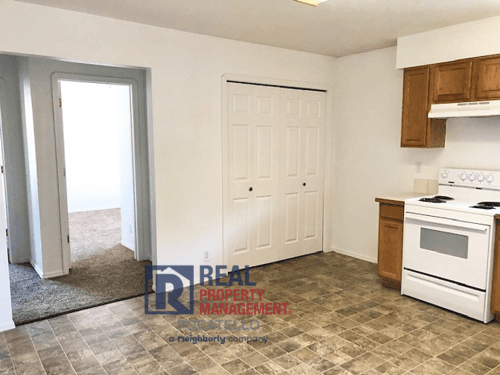 1120 E Poplar