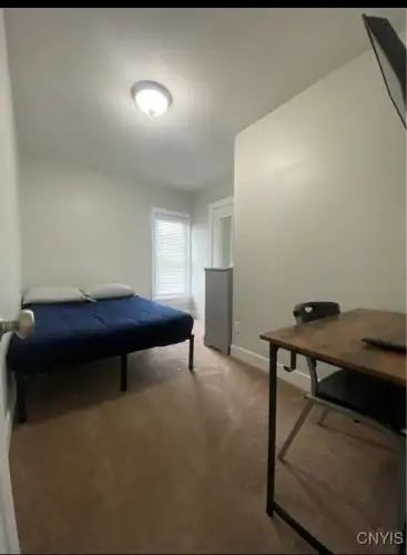 10 Maple Ave