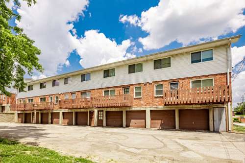 Broadmoor Townhomes-Oakmont St L