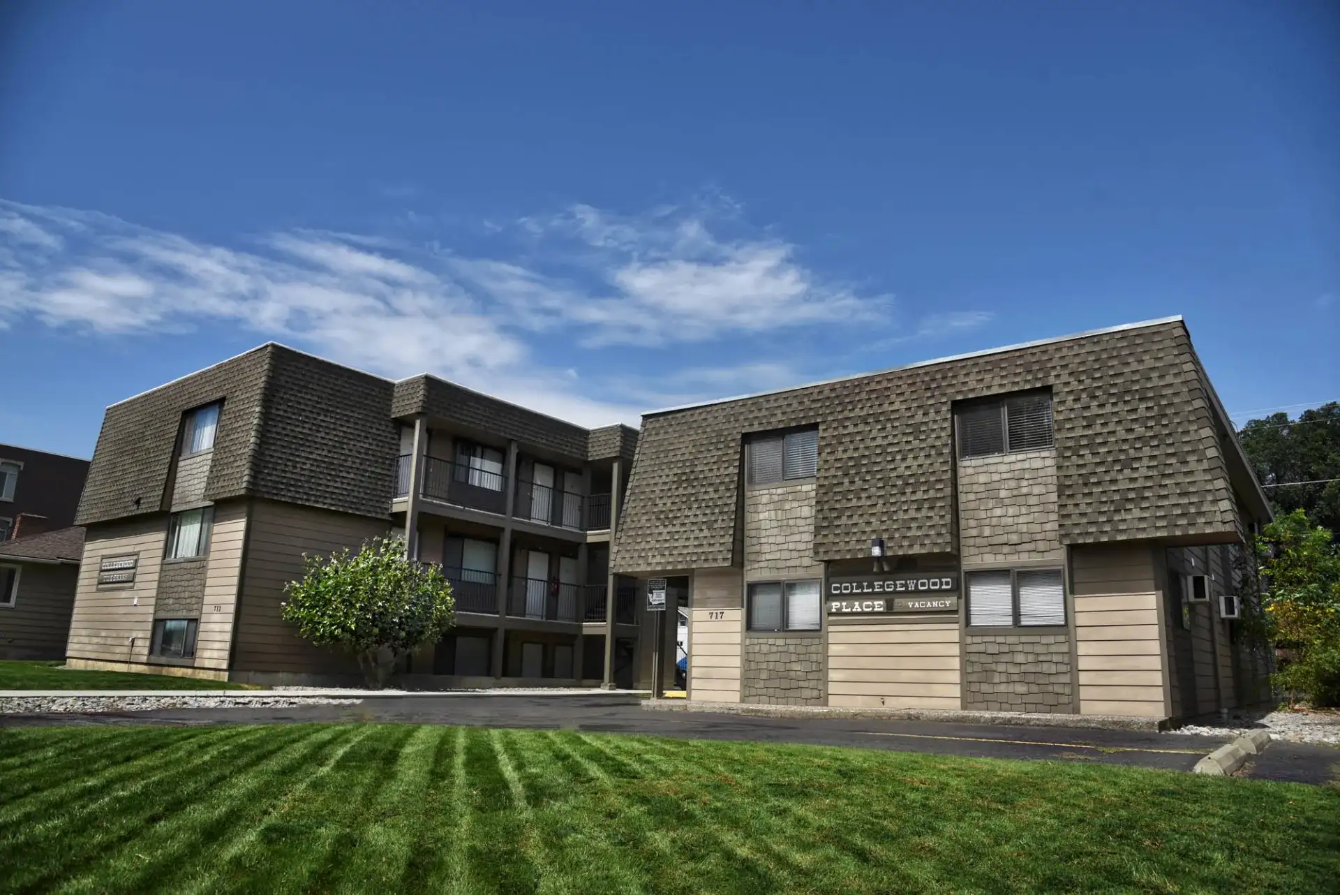 Collegewod Place Apartments