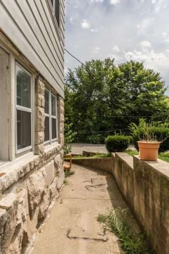 1218 N College