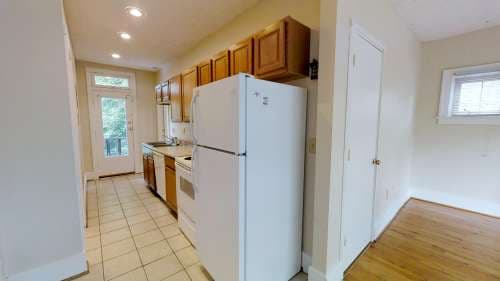 290 E Lane