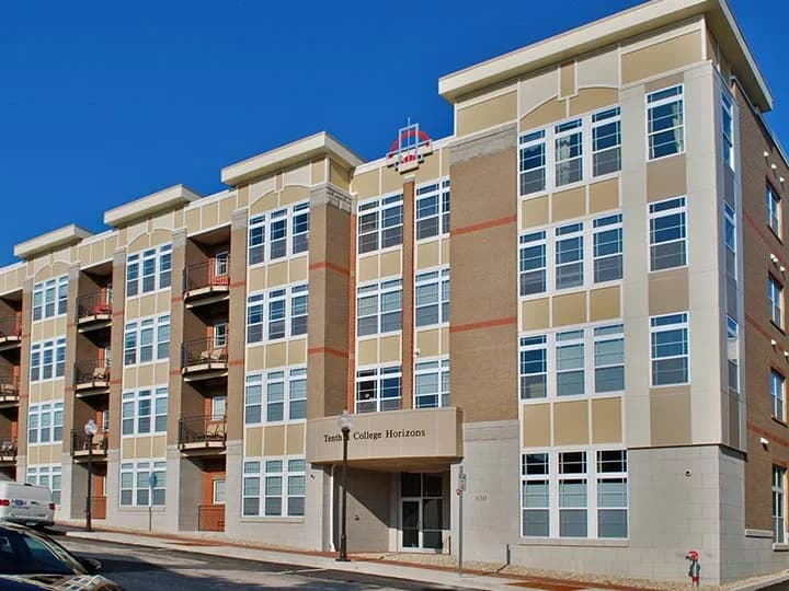 Tenth & College Horizons Apartments