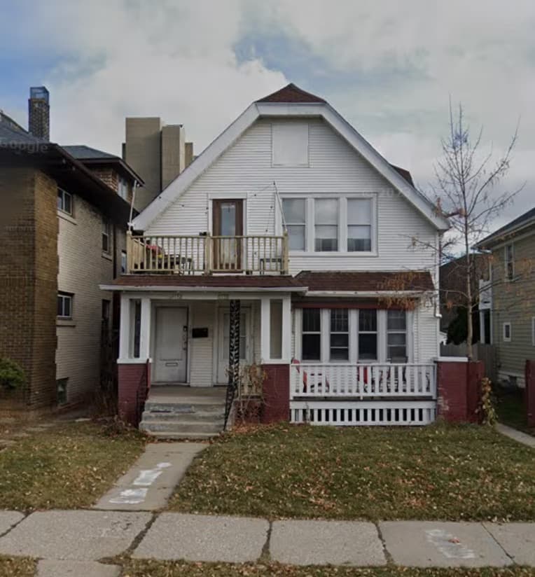 3130 N Oakland Ave