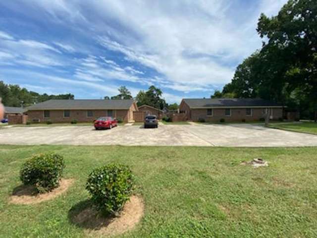 Timberlane Apartments in Rosewood