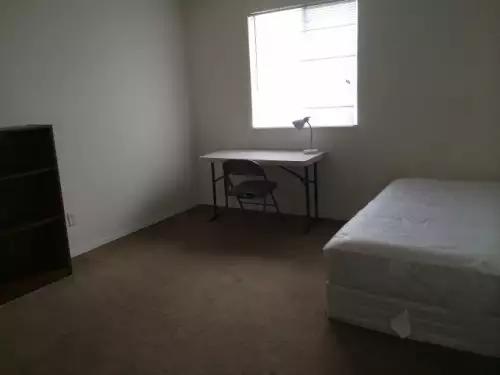 1121 Hoffman Ave