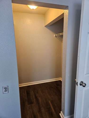 ASHBURN COURT APARTMENTS