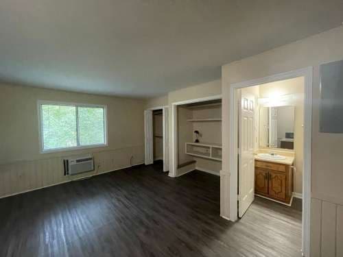 Studio Apartment at Cochran