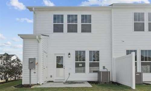 Beautiful 3/2.5 Townhome Move in Ready!