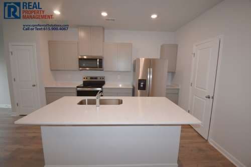 Like new 3bd townhome w/ attached 2 car garage & community pool! Washer/dryer included!